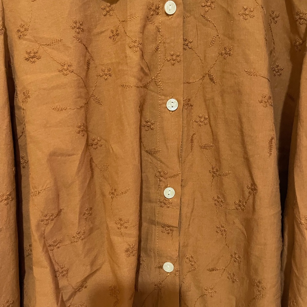 Women’s Universal Thread camel colored embroidered floral blouse Large - Picture 3 of 5